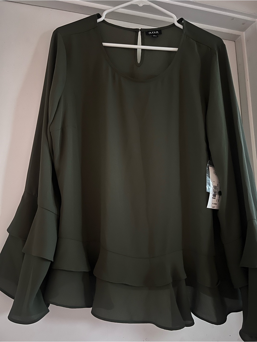 a.n.a Ruffle Sleeve Blouse in Green Size XL NWT